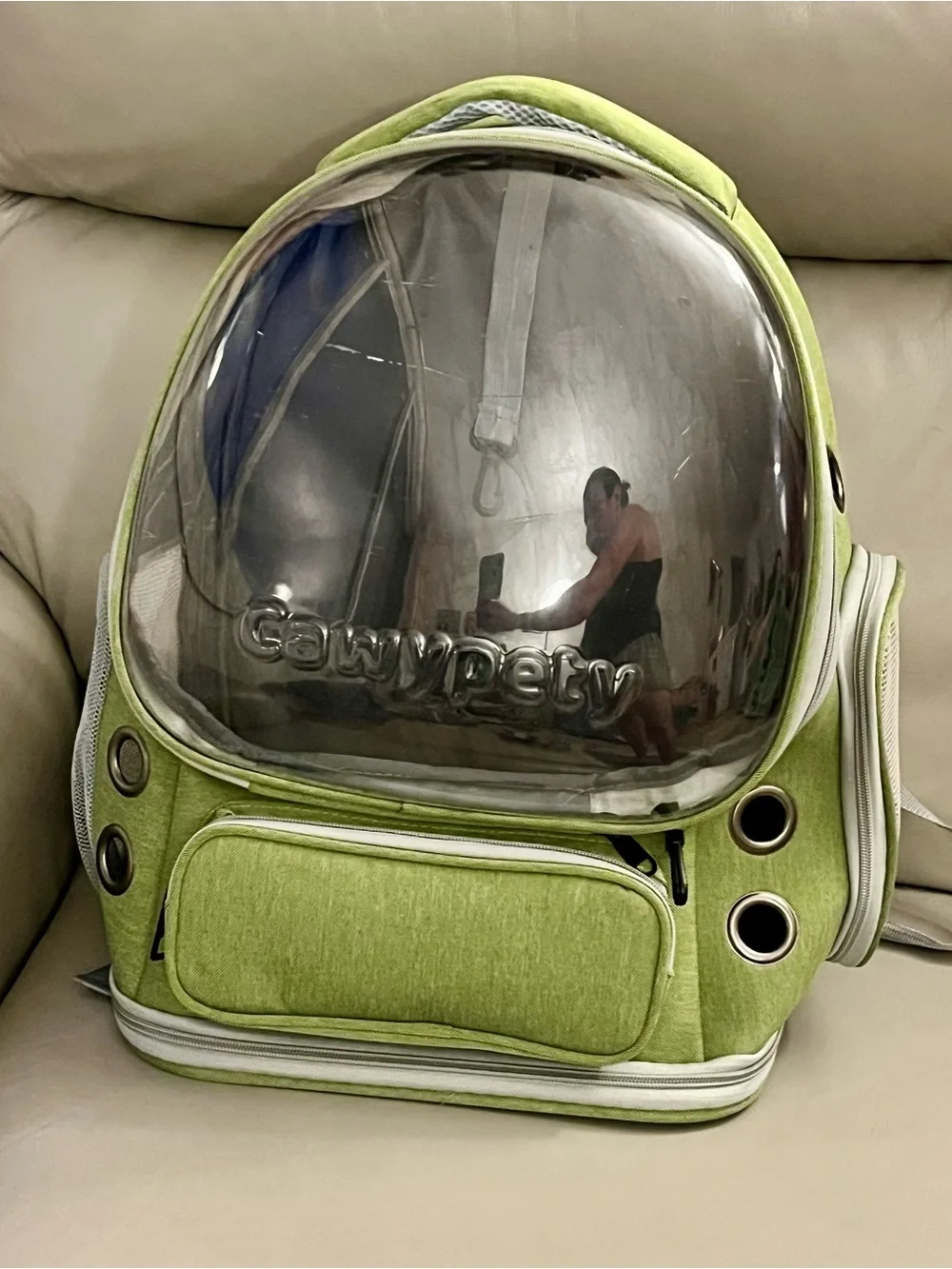 Green Bubble Window Backpack Pet Carrier- breathable, up to 15lbs, like new